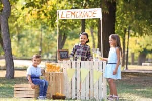 kids and lemonade stand