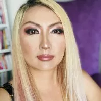 Head shot of Helen Ross